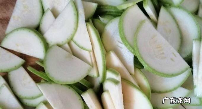 家常西葫芦鸡蛋炒圆葱的做法