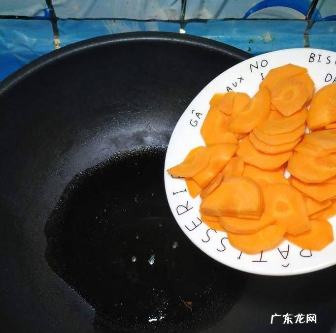 怎样做美味的胡萝卜青椒炒猪肝