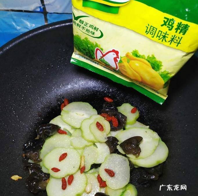 怎样做美味的佛手瓜炒木耳