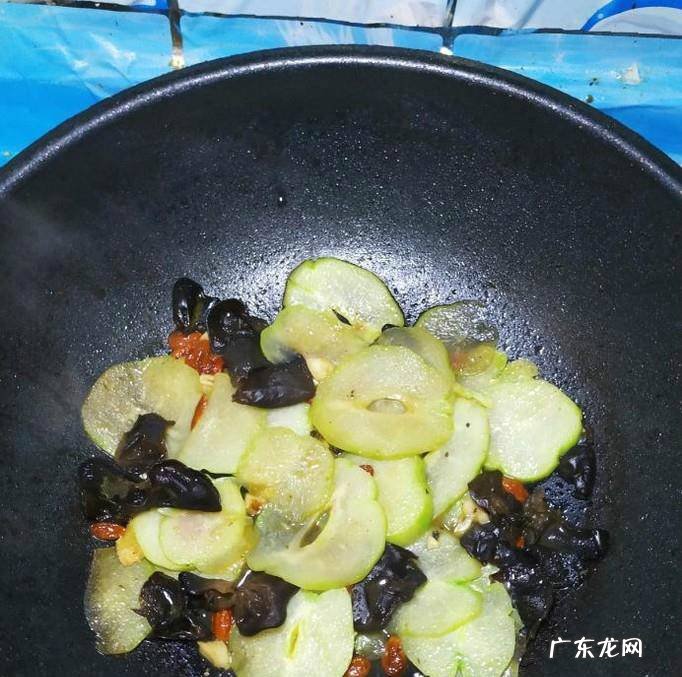 怎样做美味的佛手瓜炒木耳