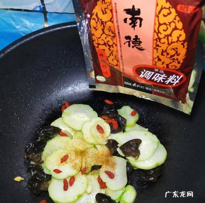 怎样做美味的佛手瓜炒木耳