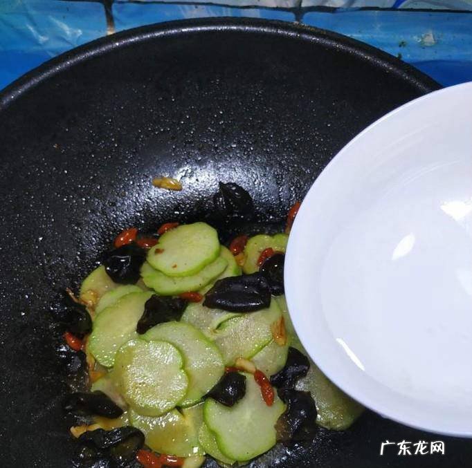 怎样做美味的佛手瓜炒木耳