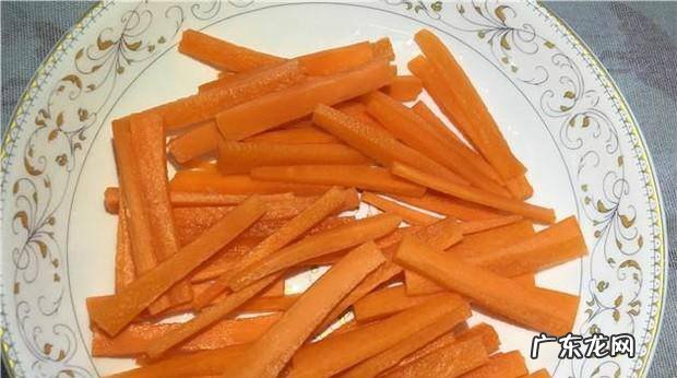 红萝卜丝炒瘦肉的家常做法