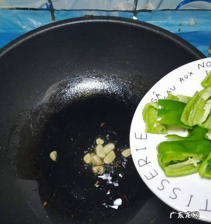 怎样做美味的土豆青椒炒木耳
