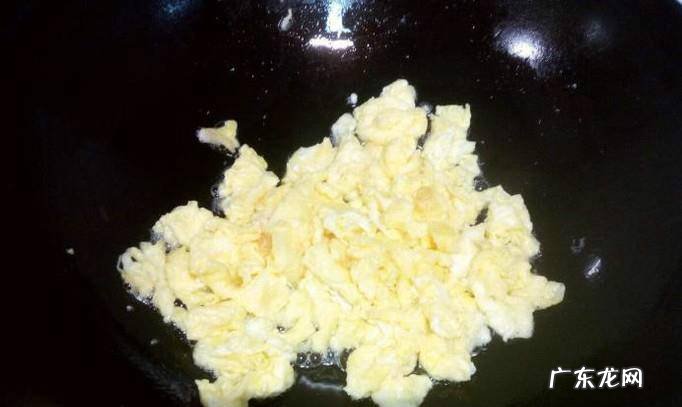 虾仁炒圆葱鸡蛋的家常做法