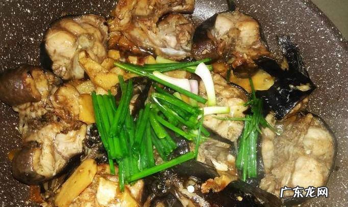 仔姜焖埃及塘角鱼的做法