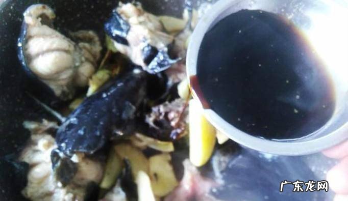 仔姜焖埃及塘角鱼的做法