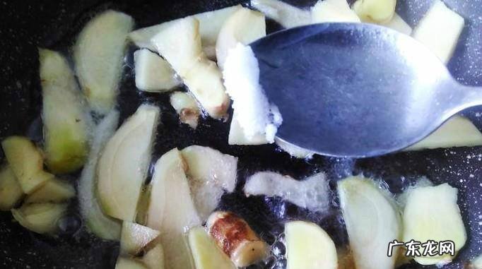 仔姜焖埃及塘角鱼的做法