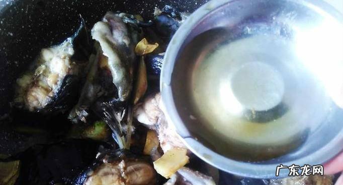 仔姜焖埃及塘角鱼的做法