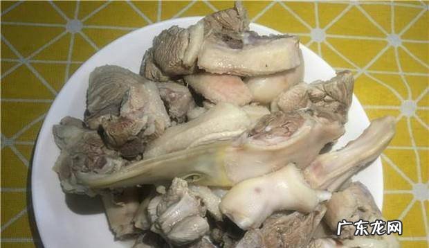 红萝卜焖鸭肉的美味做法