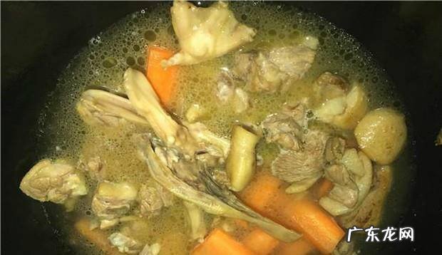 红萝卜焖鸭肉的美味做法
