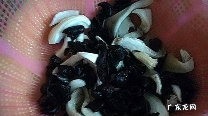怎么做营养好吃的蘑菇洋葱黑木耳嫩南瓜