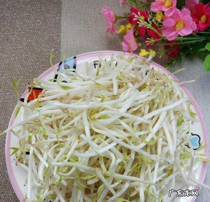 怎样做美味的黑木耳香肠炒豆芽