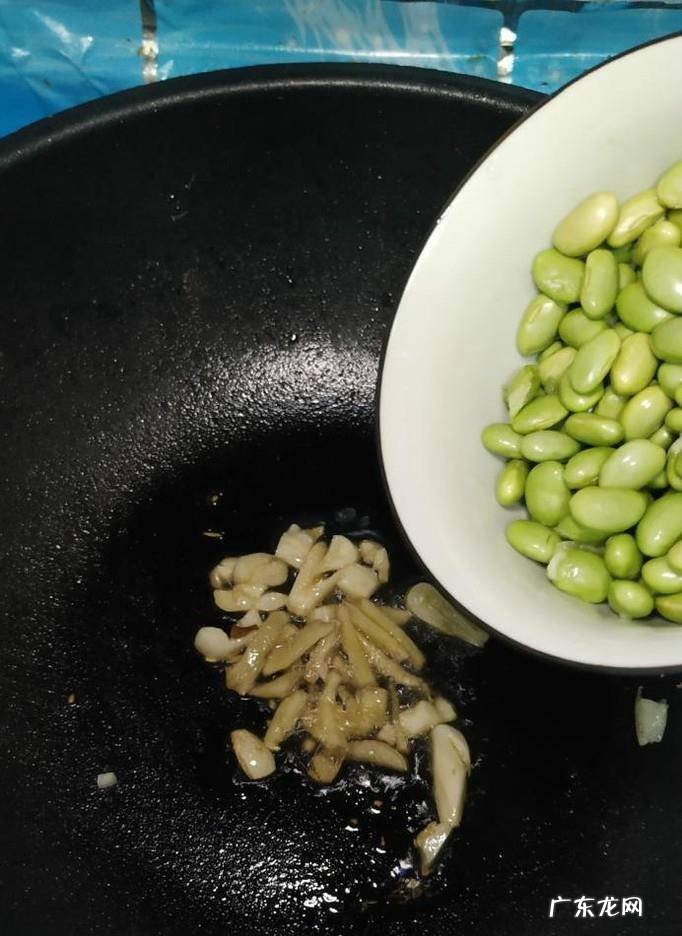 怎样做美味的毛豆香干炒火腿