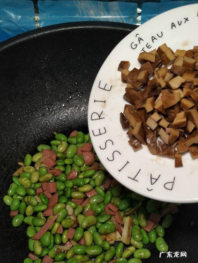 怎样做美味的毛豆香干炒火腿