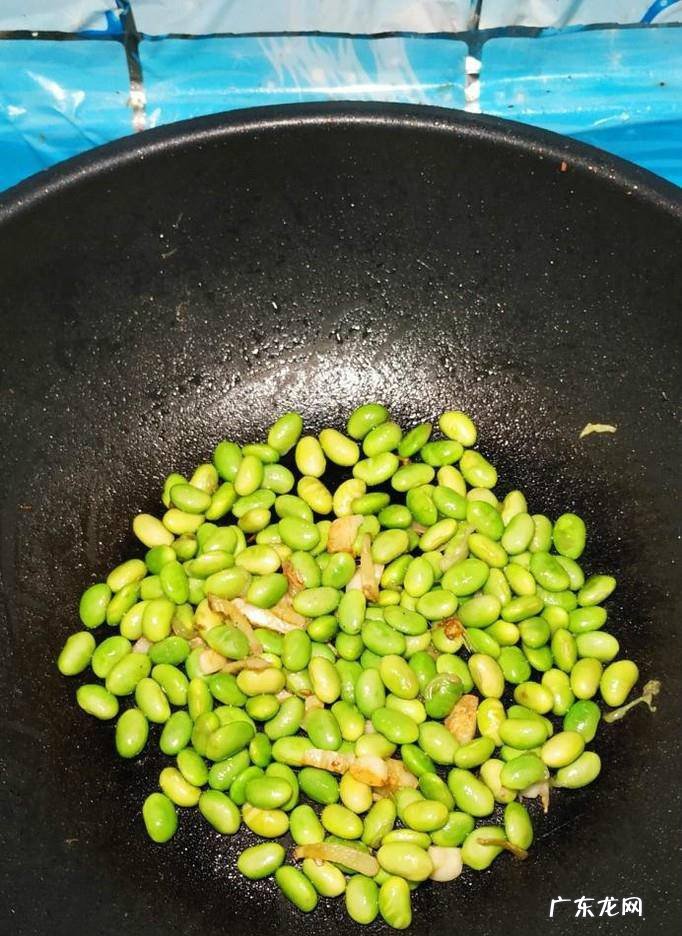 怎样做美味的毛豆香干炒火腿