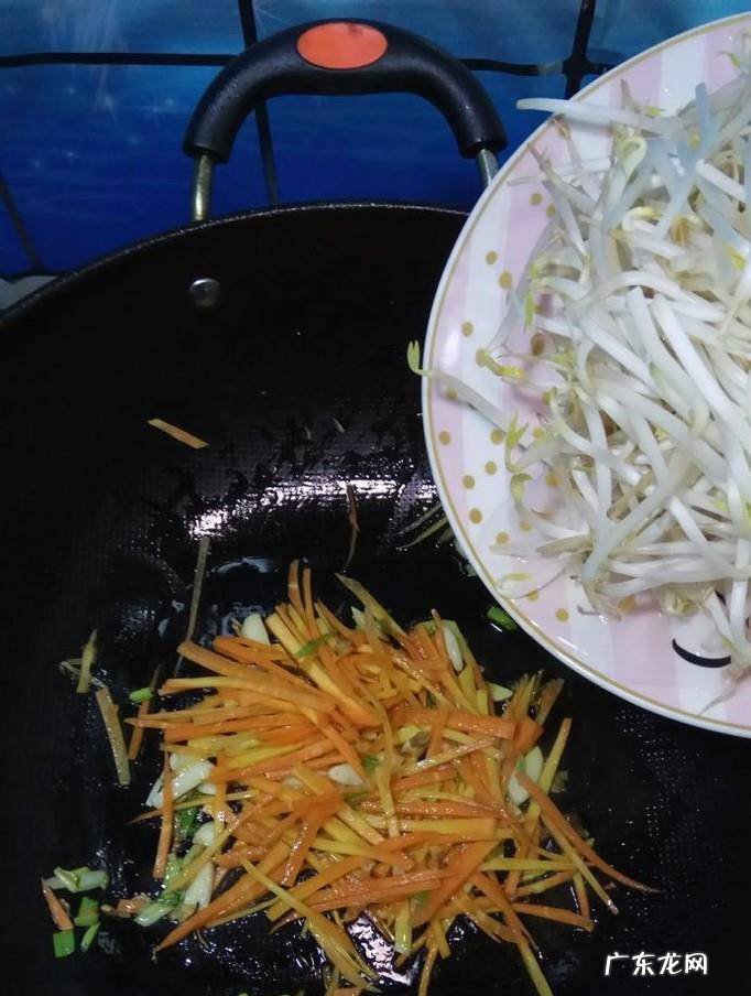 怎样做美味的胡萝卜丝炒豆芽