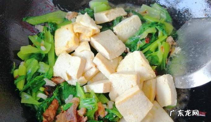 油菜熟肉炒豆腐的做法