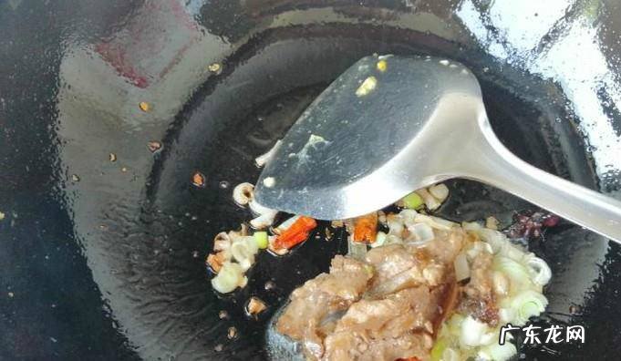 油菜熟肉炒豆腐的做法