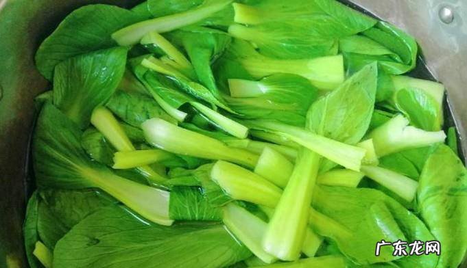 油菜熟肉炒豆腐的做法