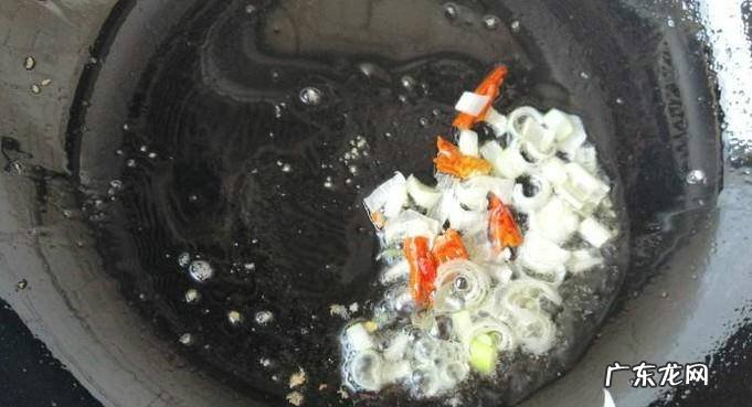 油菜熟肉炒豆腐的做法