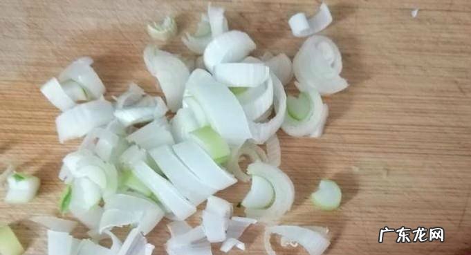 油菜熟肉炒豆腐的做法