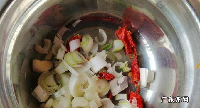 油菜熟肉炒豆腐的做法
