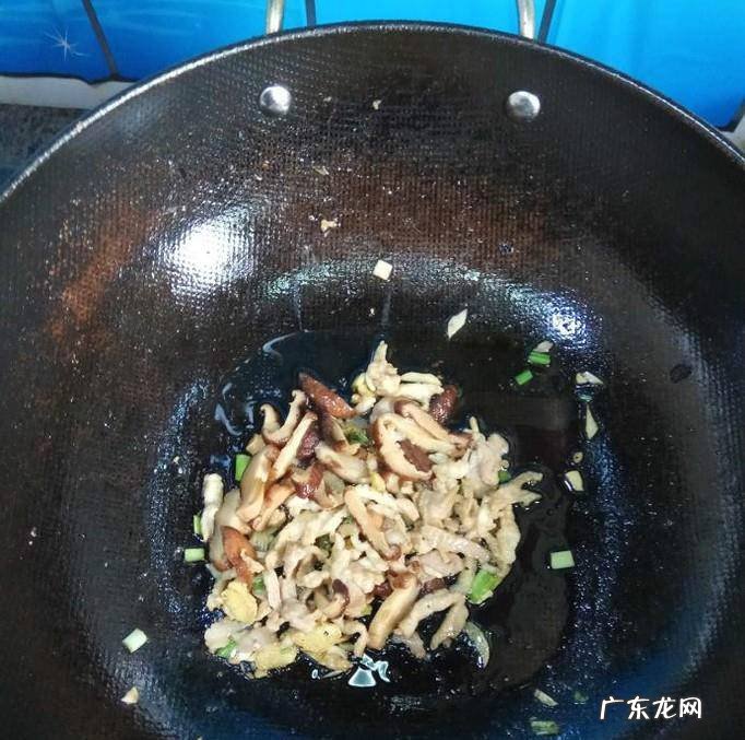 怎样做美味的芹菜香菇炒肉