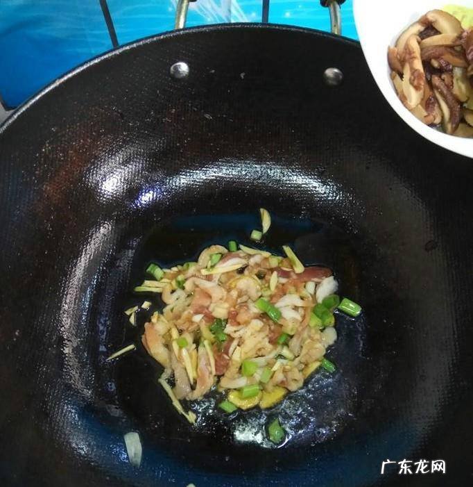 怎样做美味的芹菜香菇炒肉