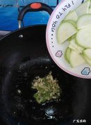 怎样做美味的家常版西葫芦炒鸡蛋