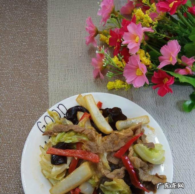 怎样做美味的白菜木耳炒肉