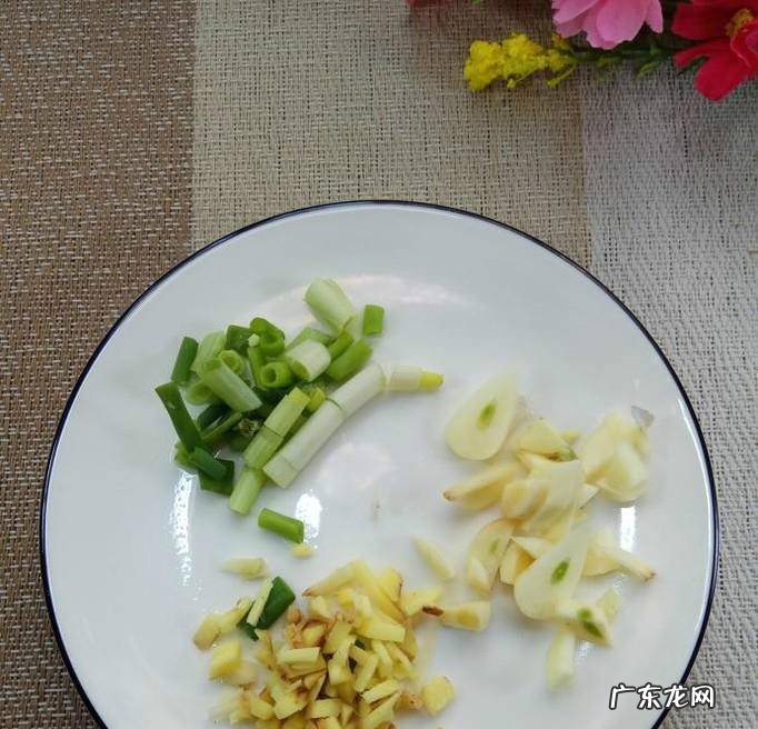 怎样做美味的白菜木耳炒肉