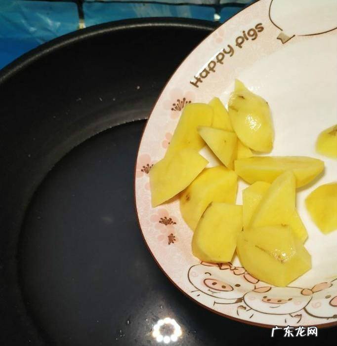 怎样做美味的红烧芋头土豆块