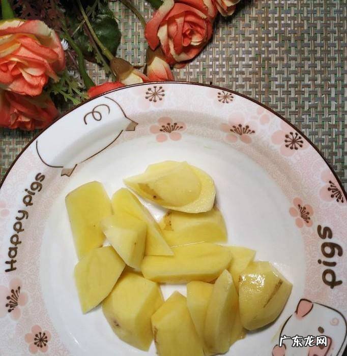 怎样做美味的红烧芋头土豆块