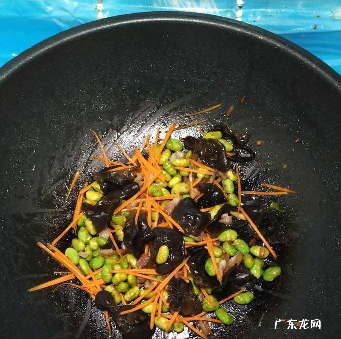怎样做美味的木耳毛豆炒肉丝