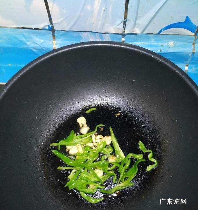 怎样做美味的黄豆芽青椒炒豆干