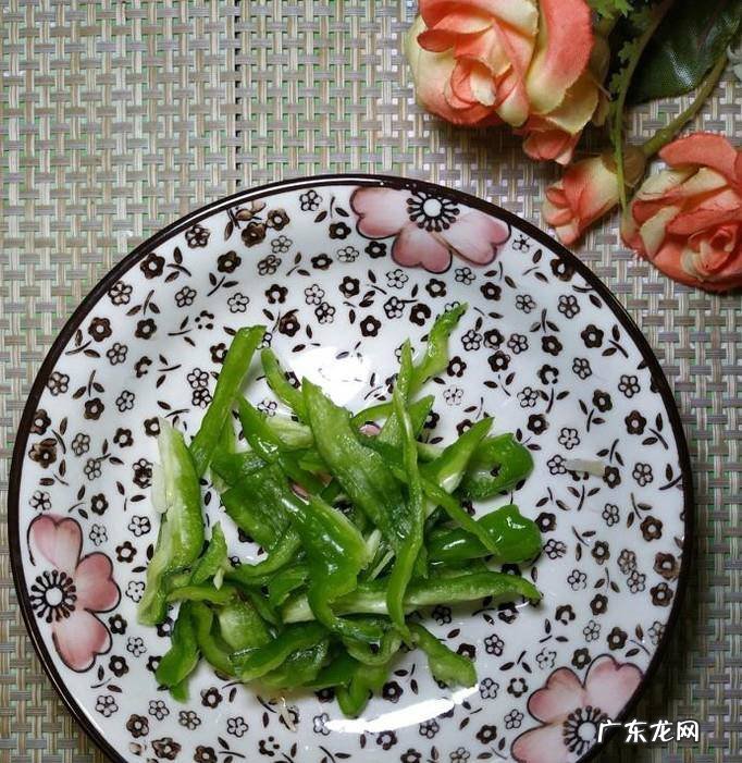 怎样做美味的黄豆芽青椒炒豆干