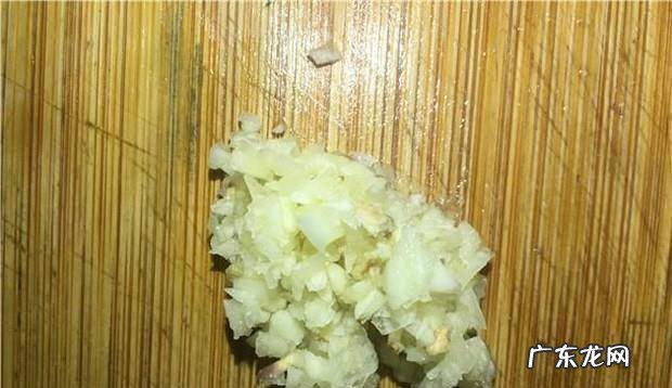 花生蒸排骨的做法