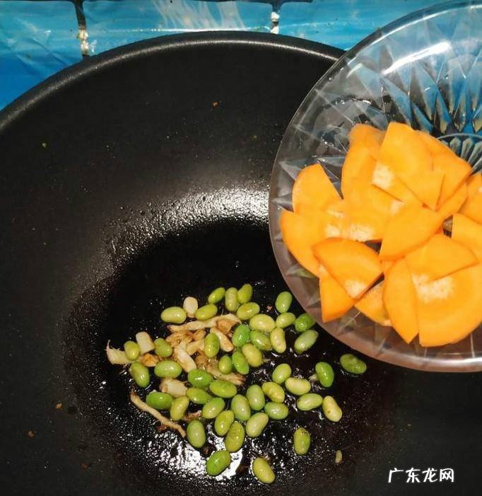 怎样做美味的毛豆胡萝卜炒馍