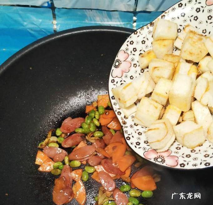 怎样做美味的毛豆胡萝卜炒馍
