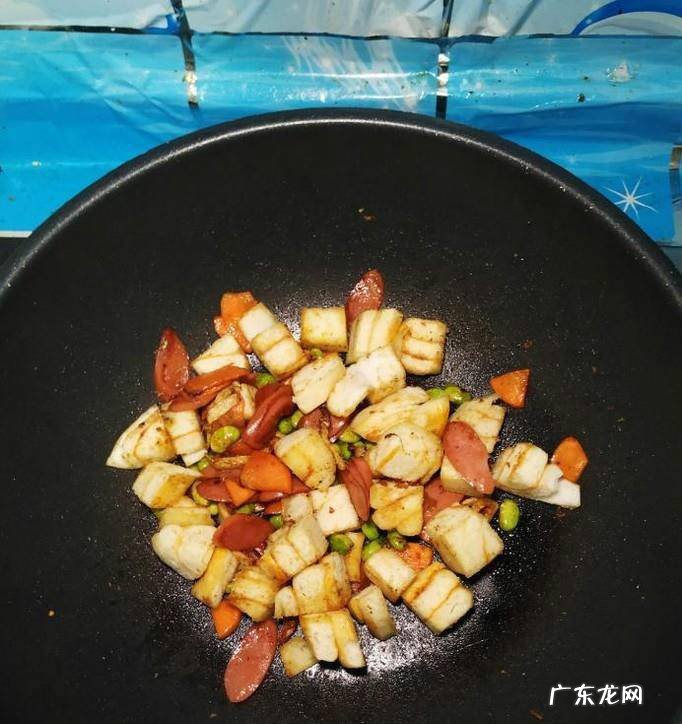 怎样做美味的毛豆胡萝卜炒馍