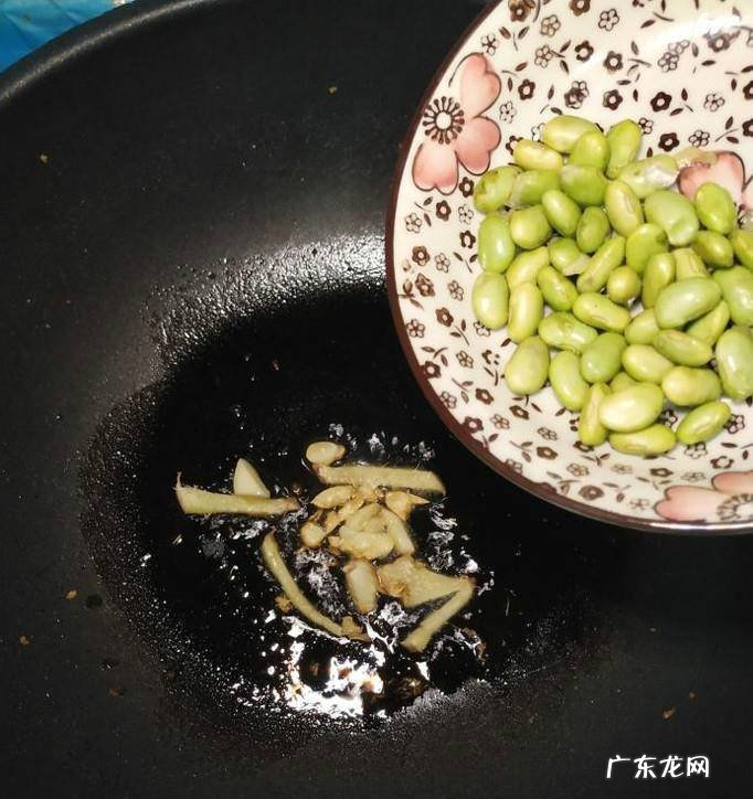 怎样做美味的毛豆胡萝卜炒馍