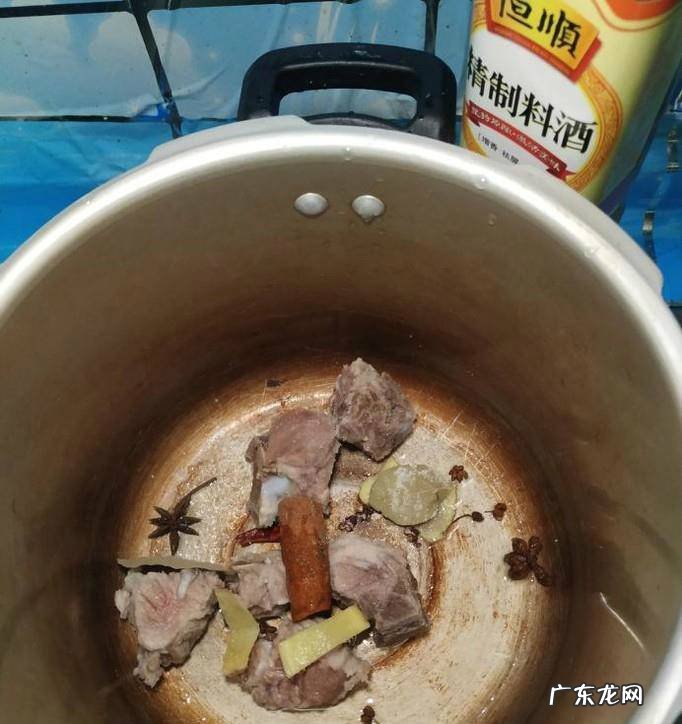 怎样做美味的胡萝卜土豆炖排骨