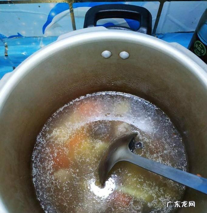 怎样做美味的胡萝卜土豆炖排骨