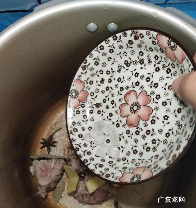 怎样做美味的胡萝卜土豆炖排骨