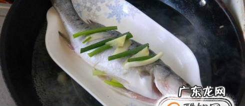 懒人简单清蒸鲈鱼做法
