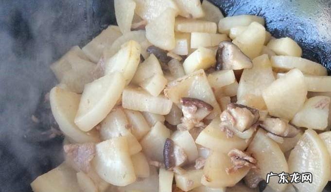 怎么做好吃又营养的香菇猪肉炖萝卜