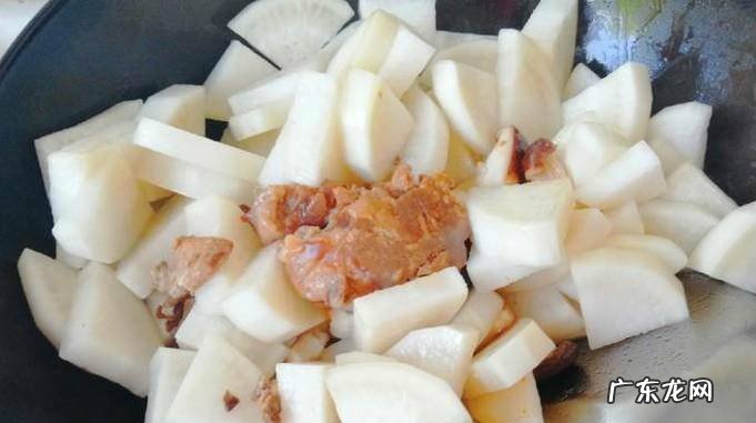 怎么做好吃又营养的香菇猪肉炖萝卜