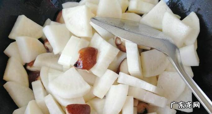 怎么做好吃又营养的香菇猪肉炖萝卜