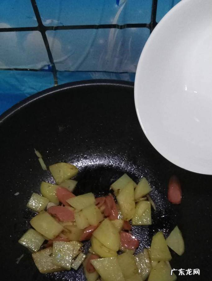怎样做美味的土豆香肠炒豆腐